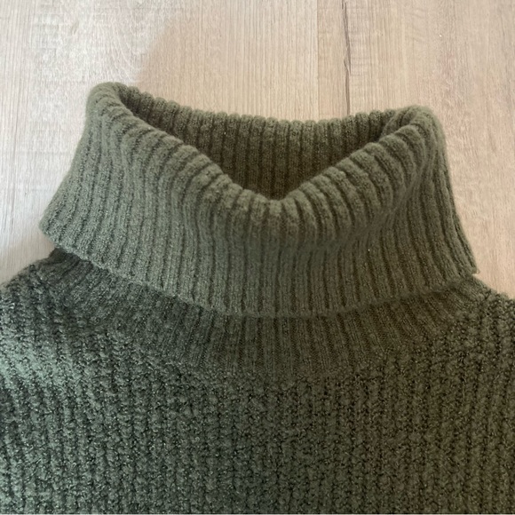 Garage Turtleneck - Picture 2 of 4